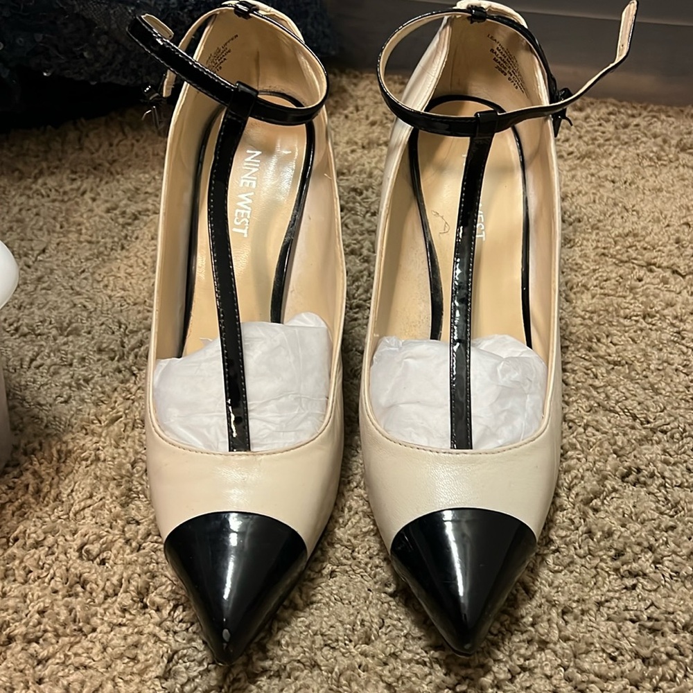 Nine West white and black heels size 8